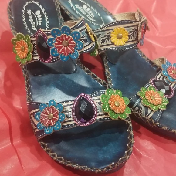 Spring Step Sandals - Picture 2 of 10